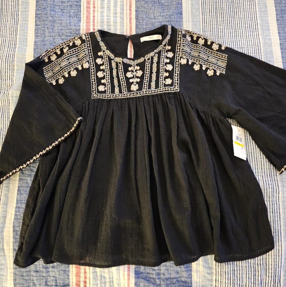NWT Mango embroidered top